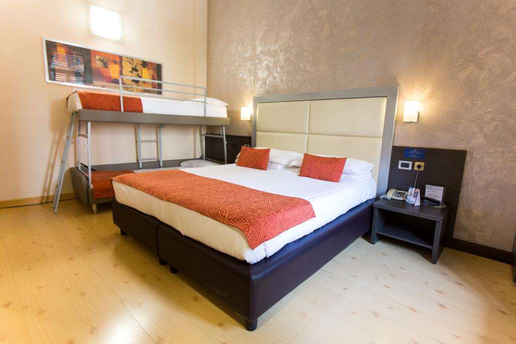 Eurohotel Piacenza Værelse billede